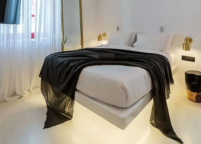 The Townhouse Mykonos מלון 5*